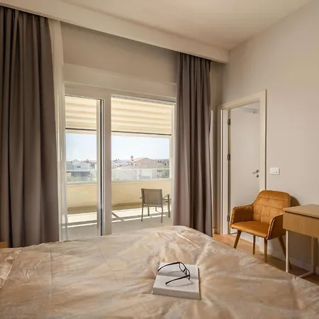 Lara Vabriga * Tar-Vabriga