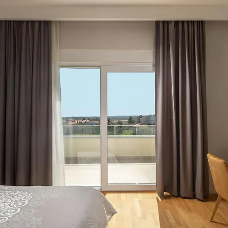 Lara Vabriga Tatil Evi Tar-Vabriga