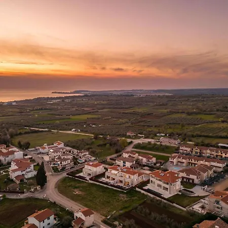 Lara Vabriga Tatil Evi *