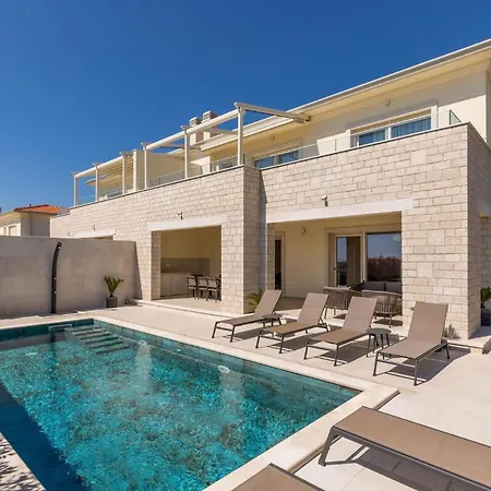 Tatil Evi Lara Vabriga Tar-Vabriga