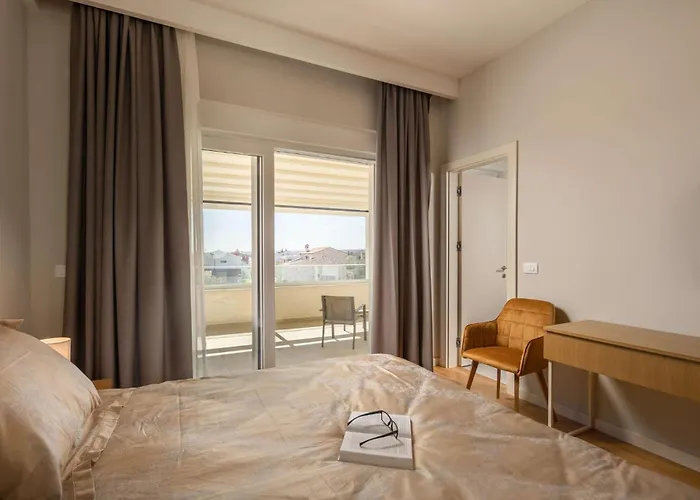 Lara Vabriga * Tar-Vabriga