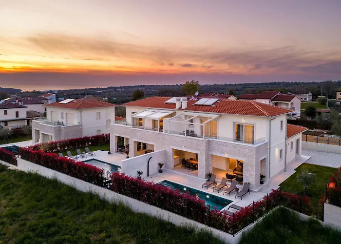 Lara Vabriga Vikendica *