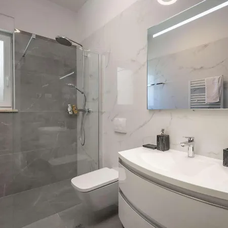 Lara Vabriga Tar-Vabriga