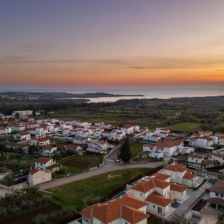 Holiday home Lara Vabriga