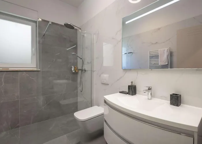 Lara Vabriga Tar-Vabriga